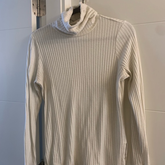 Sweater - Picture 1 of 2